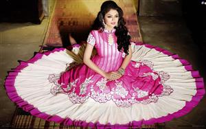 TV actress Drashti Dhami in a splendid pose